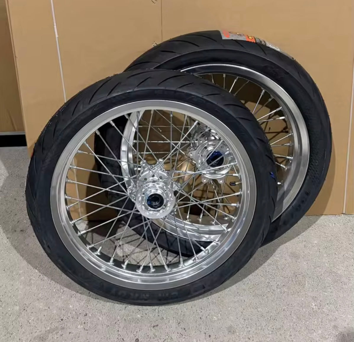 Chrome Ultra Bee supermotos