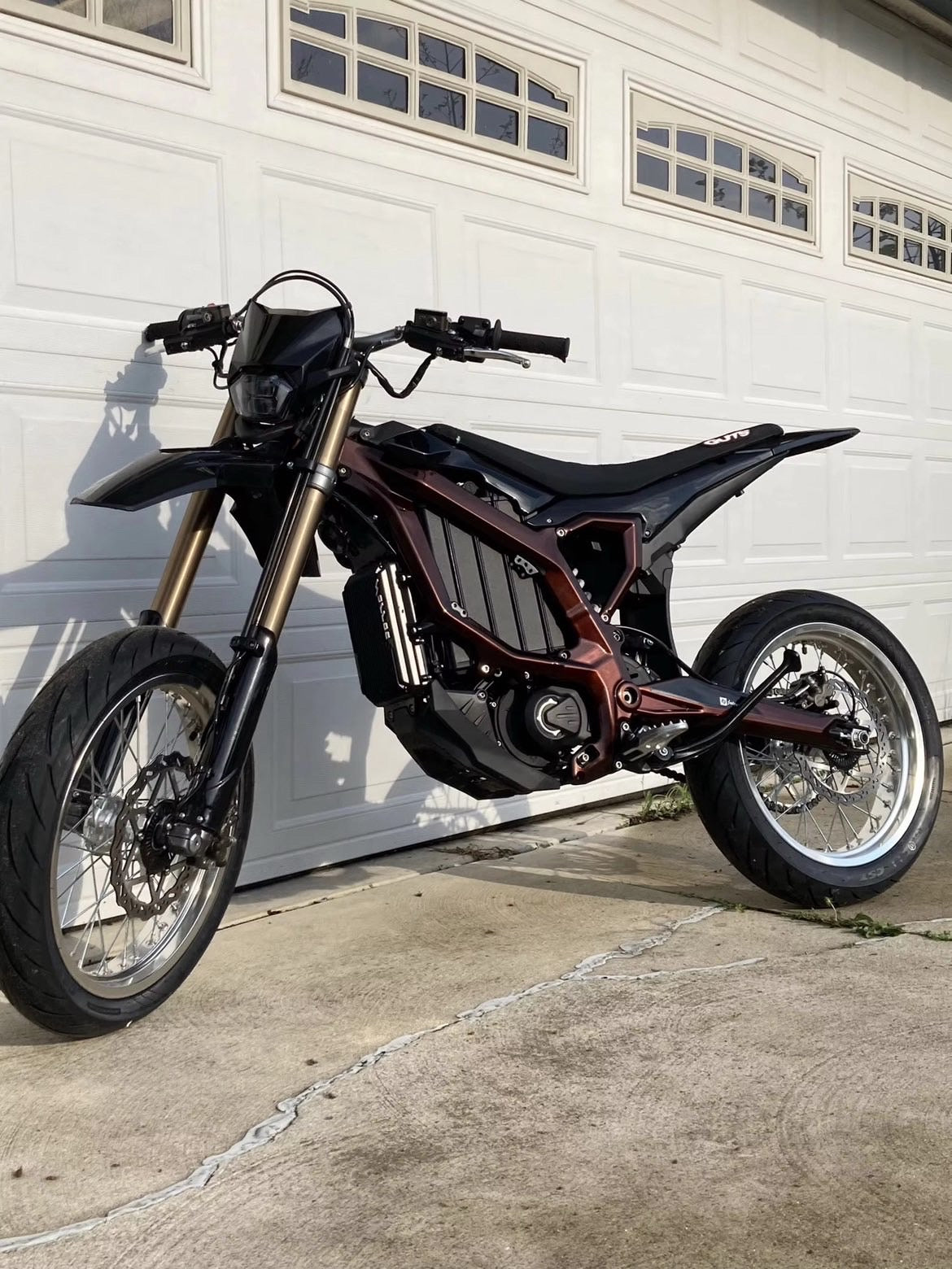 Chrome Ultra Bee supermotos